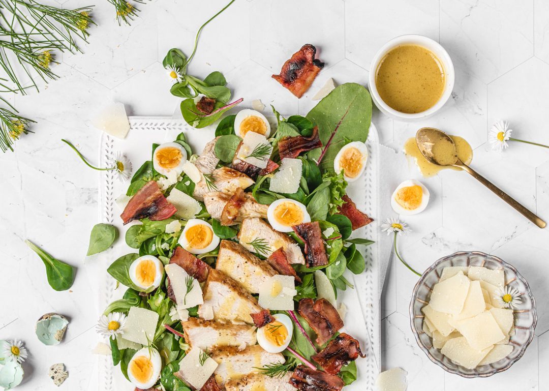 ensalada-pollo-bacon-parmesano