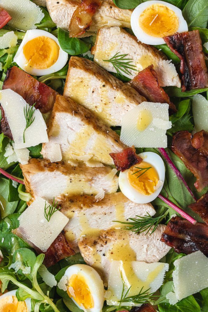 ensalada-pollo-bacon-parmesano-textura