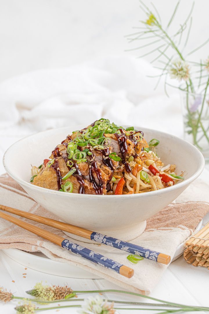 noodles-pato-crujiente-salsa-pekin